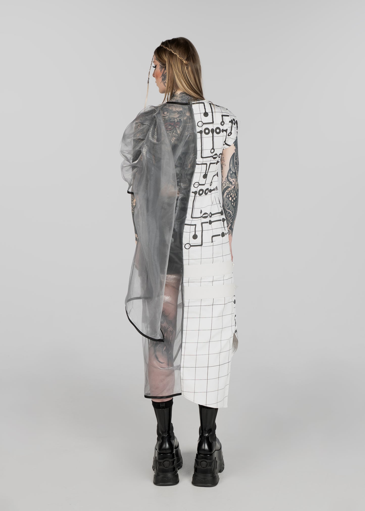 Entfremdung | Look 01 · Φ | final Prototype 1 of 1