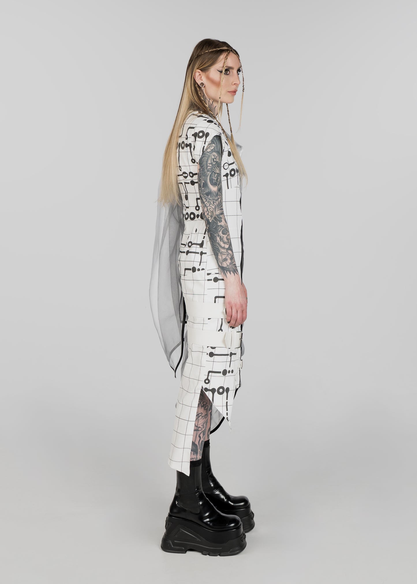 Entfremdung | Look 01 · Φ | final Prototype 1 of 1